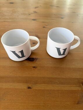 Vuori The Rise The Shine White Ceramic Mugs V Monogram - Set of 2